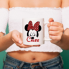 Taza de cerámica blanca con el diseño de la cara de Minnie Mouse y su lazo rojo Disney