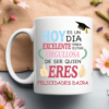 Taza de cerámica blanca de graduación con diseño de birrete y frase orgullosos de tus logros