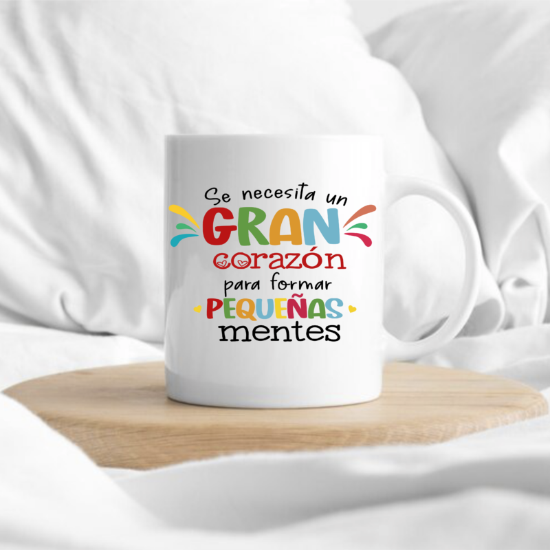 Taza "Se necesita un gran corazón para formar pequeñas mentes"